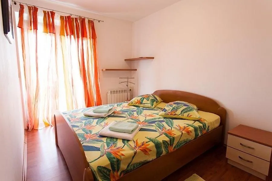Seaview Apartment Omisalj 3623-2 0*,  Croazia